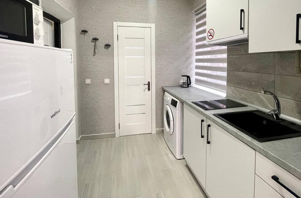 Kuznechnaya Street Apartment คาร์คิฟ ภายนอก รูปภาพ
